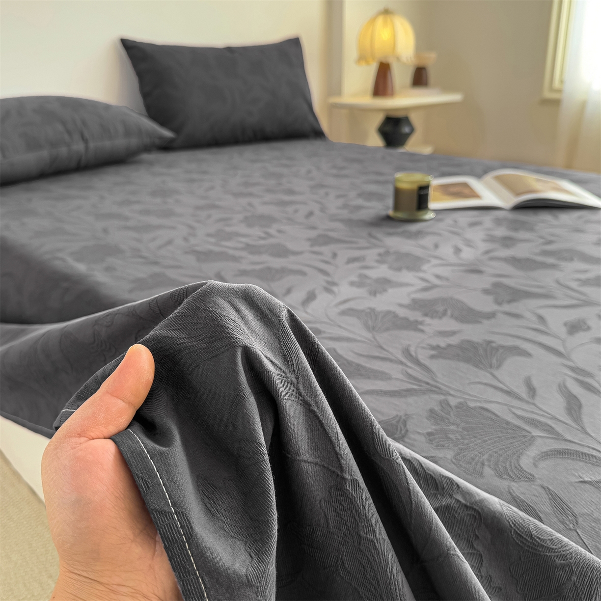 91家纺网 家纺一手货源 找家纺 灰鲸 2026新款全棉纯棉厚织三层水洗色织提花床单单床单床单单件 芳菲-素墨