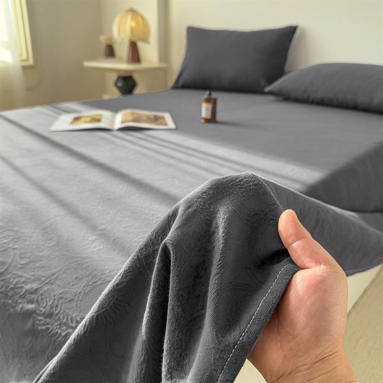 91家纺网 家纺一手货源 找家纺 灰鲸 2026新款全棉纯棉厚织三层水洗色织提花床单单床单床单单件 罗格西亚-素墨