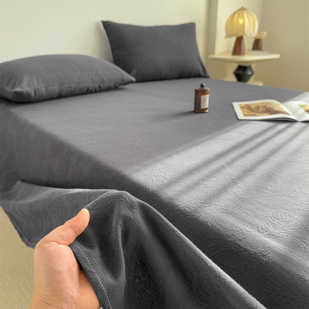 91家纺网 家纺一手货源 找家纺 灰鲸 2026新款全棉纯棉厚织三层水洗色织提花床单单床单床单单件 罗格西亚-素墨