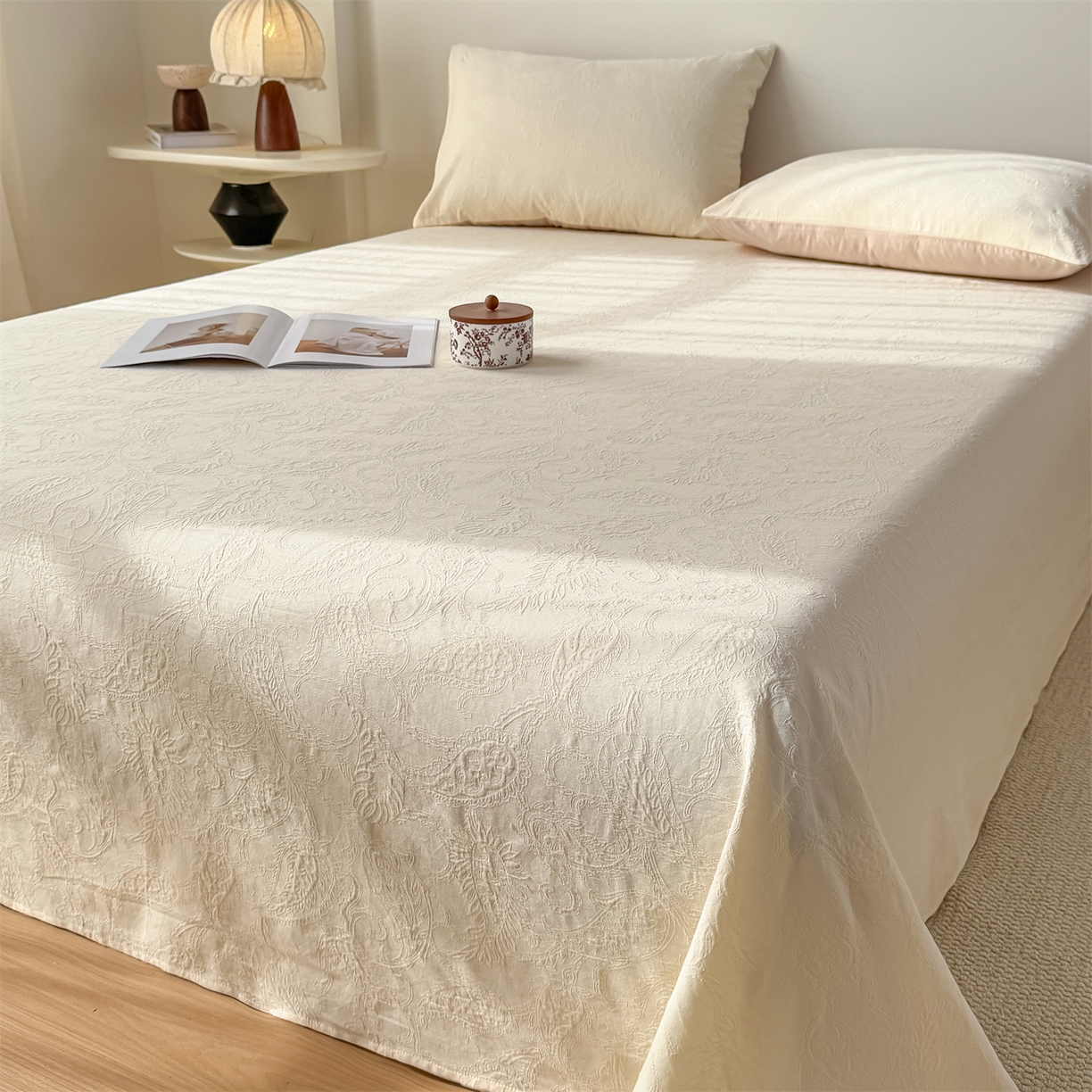 91家纺网 家纺一手货源 找家纺 灰鲸 2026新款全棉纯棉厚织三层水洗色织提花床单单床单床单单件 罗格西亚-杏仁奶霜