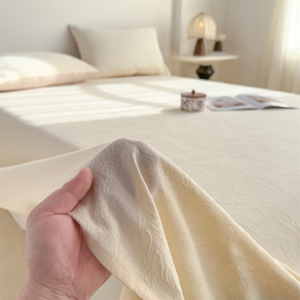 91家纺网 家纺一手货源 找家纺 灰鲸 2026新款全棉纯棉厚织三层水洗色织提花床单单床单床单单件 罗格西亚-杏仁奶霜