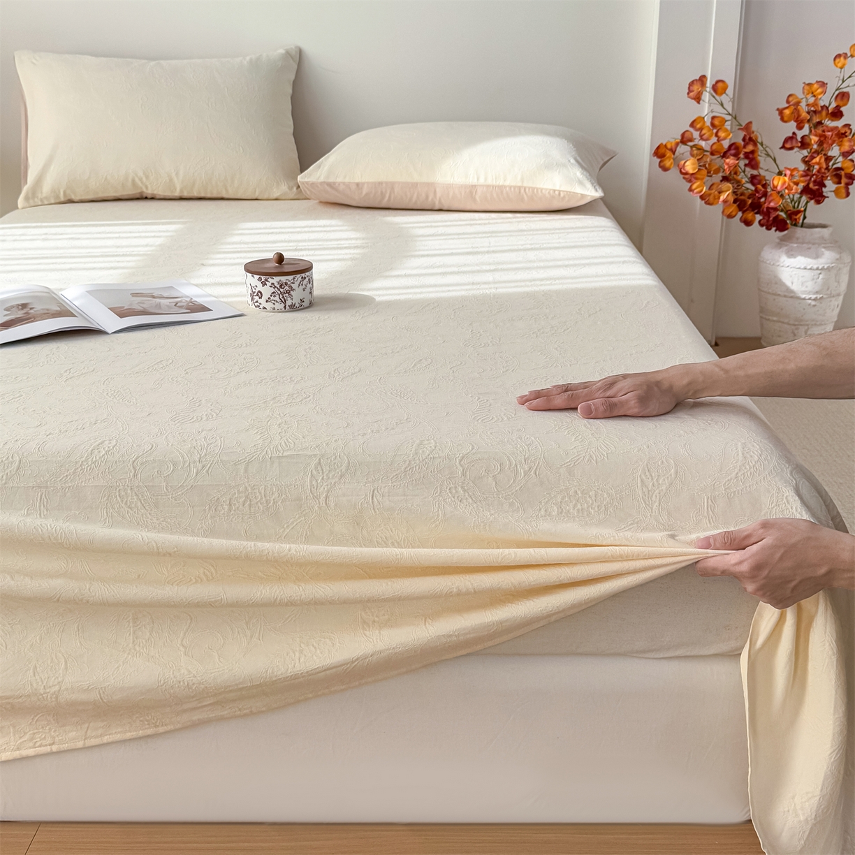 91家纺网 家纺一手货源 找家纺 灰鲸 2026新款全棉纯棉厚织三层水洗色织提花床单单床单床单单件 罗格西亚-杏仁奶霜