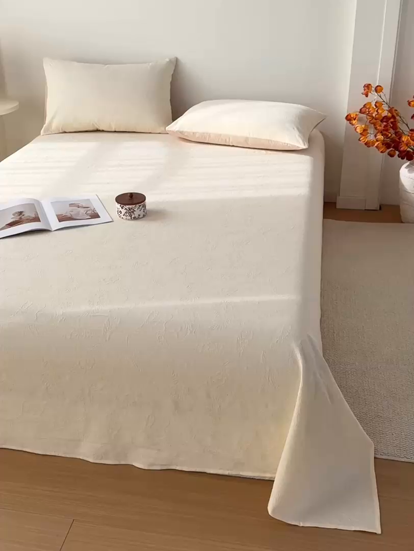 91家纺网 家纺一手货源 找家纺 灰鲸 2026新款全棉纯棉厚织三层水洗色织提花床单单床单床单单件 罗格西亚-杏仁奶霜