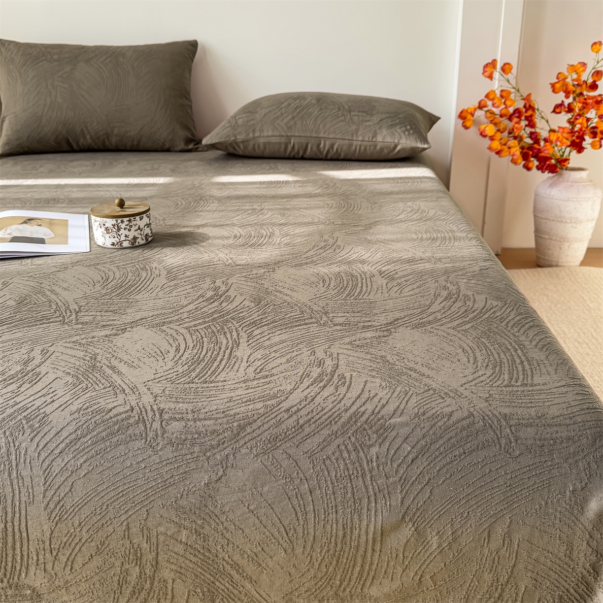 91家纺网 家纺一手货源 找家纺 灰鲸 2026新款全棉纯棉厚织三层水洗色织提花床单单床单床单单件 柔丝漫语-摩卡