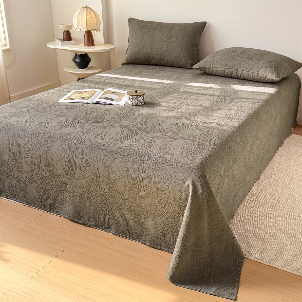 91家纺网 家纺一手货源 找家纺 灰鲸 2026新款全棉纯棉厚织三层水洗色织提花床单单床单床单单件 柔丝漫语-摩卡