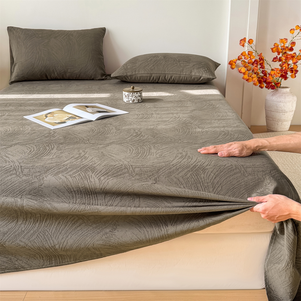 91家纺网 家纺一手货源 找家纺 灰鲸 2026新款全棉纯棉厚织三层水洗色织提花床单单床单床单单件 柔丝漫语-摩卡