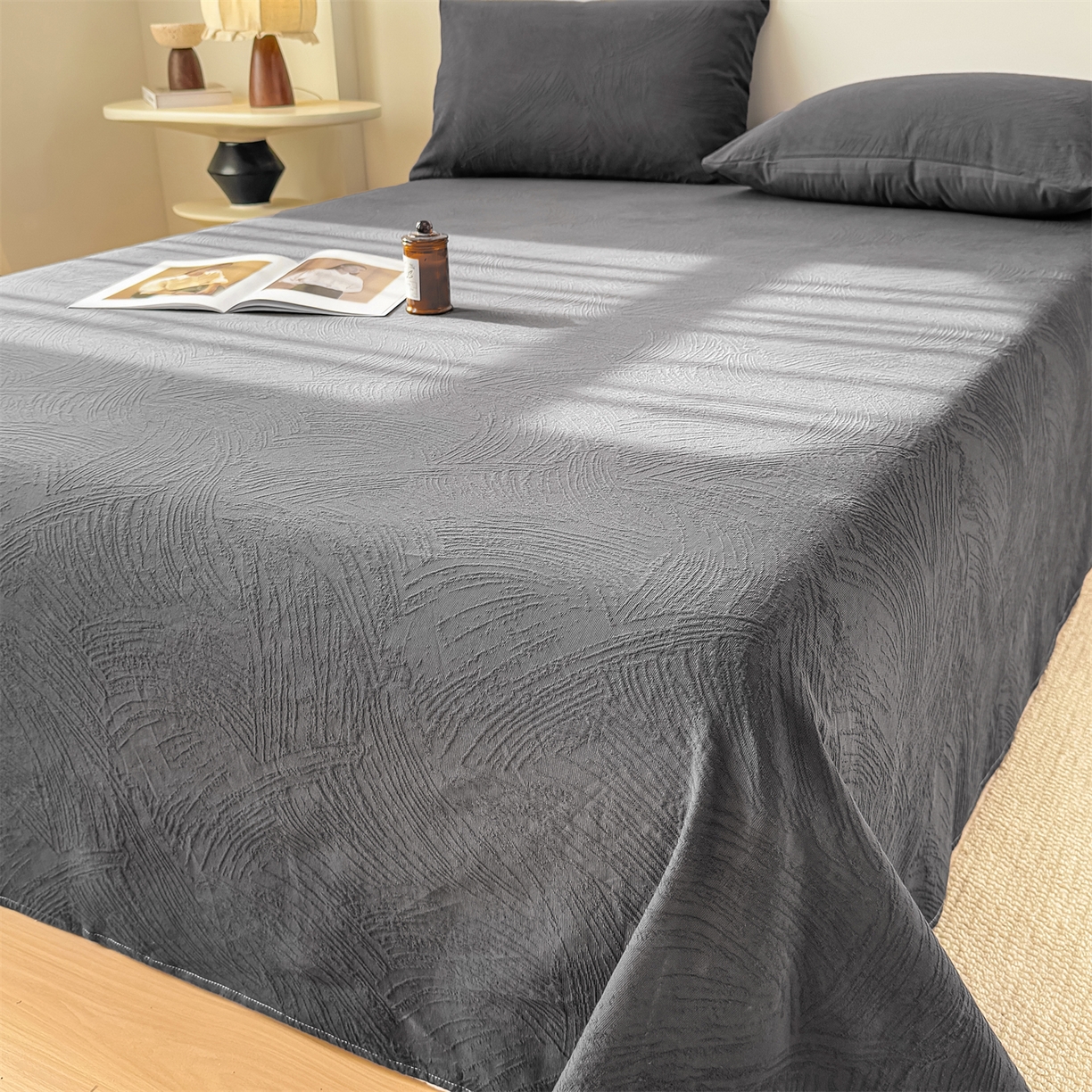 91家纺网 家纺一手货源 找家纺 灰鲸 2026新款全棉纯棉厚织三层水洗色织提花床单单床单床单单件 柔丝漫语-素墨