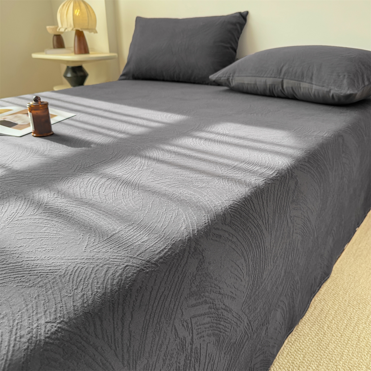 91家纺网 家纺一手货源 找家纺 灰鲸 2026新款全棉纯棉厚织三层水洗色织提花床单单床单床单单件 柔丝漫语-素墨