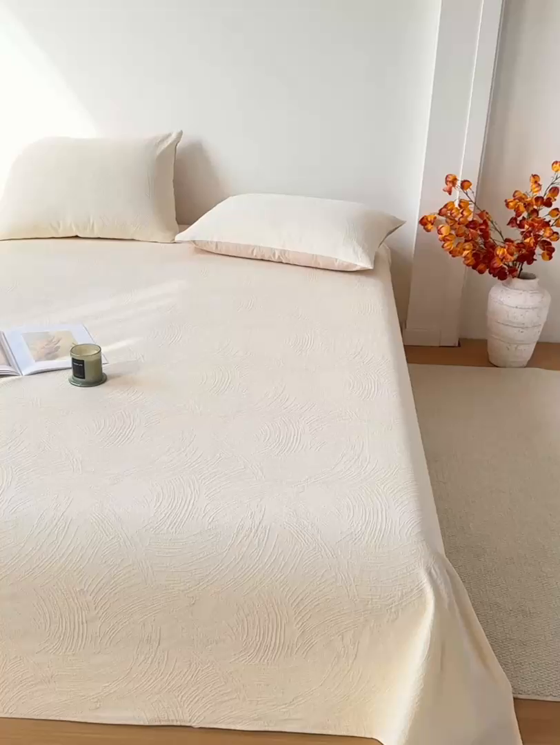 91家纺网 家纺一手货源 找家纺 灰鲸 2026新款全棉纯棉厚织三层水洗色织提花床单单床单床单单件 柔丝漫语-杏仁奶霜