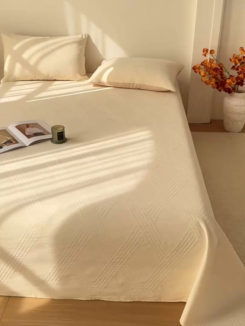 91家纺网 家纺一手货源 找家纺 灰鲸 2026新款全棉纯棉厚织三层水洗色织提花床单单床单床单单件 维希-杏仁奶霜