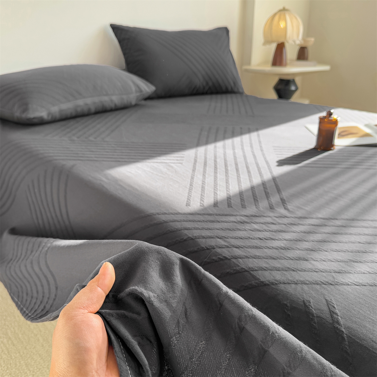 91家纺网 家纺一手货源 找家纺 灰鲸 2026新款全棉纯棉厚织三层水洗色织提花床单单床单床单单件 云汐-素墨