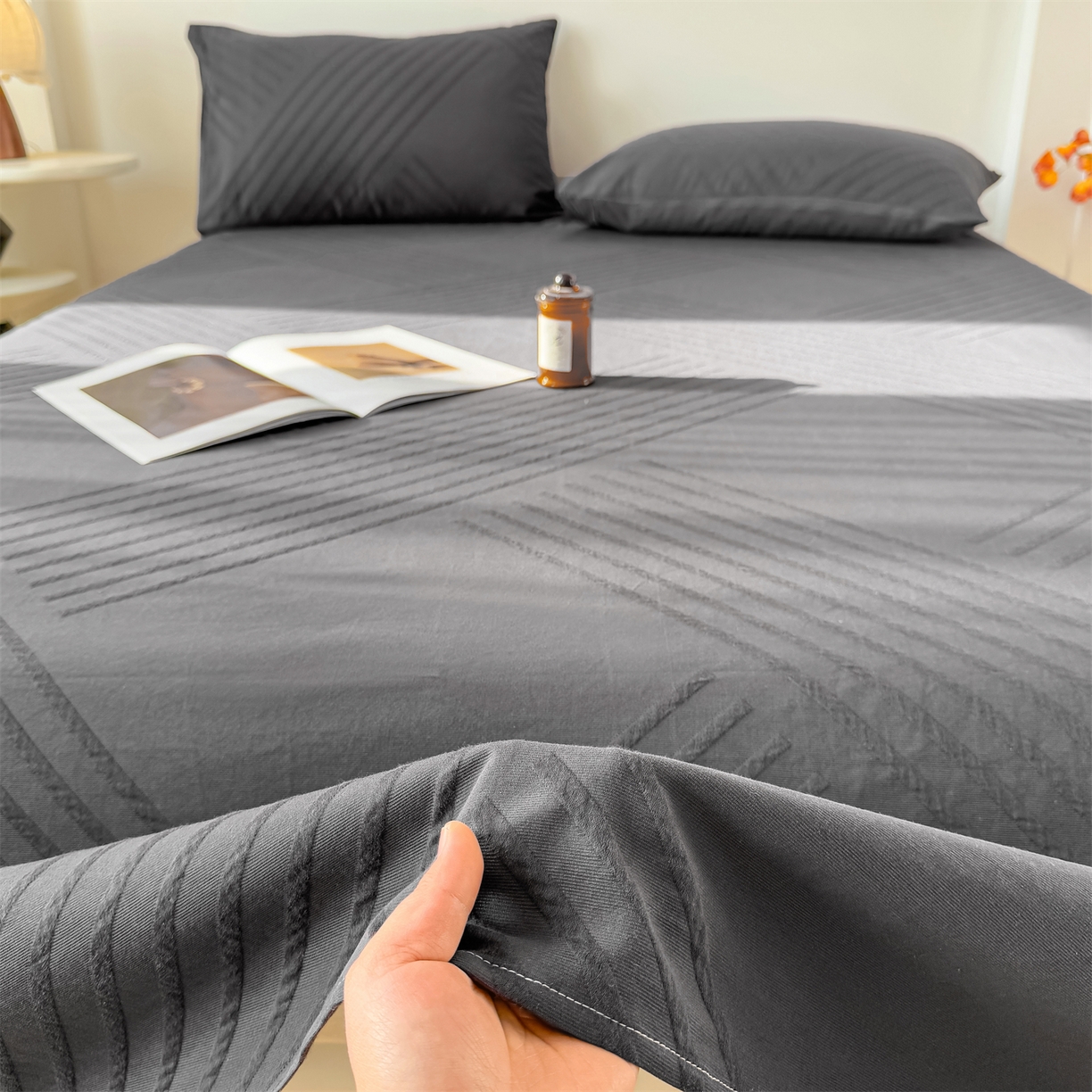 91家纺网 家纺一手货源 找家纺 灰鲸 2026新款全棉纯棉厚织三层水洗色织提花床单单床单床单单件 云汐-素墨