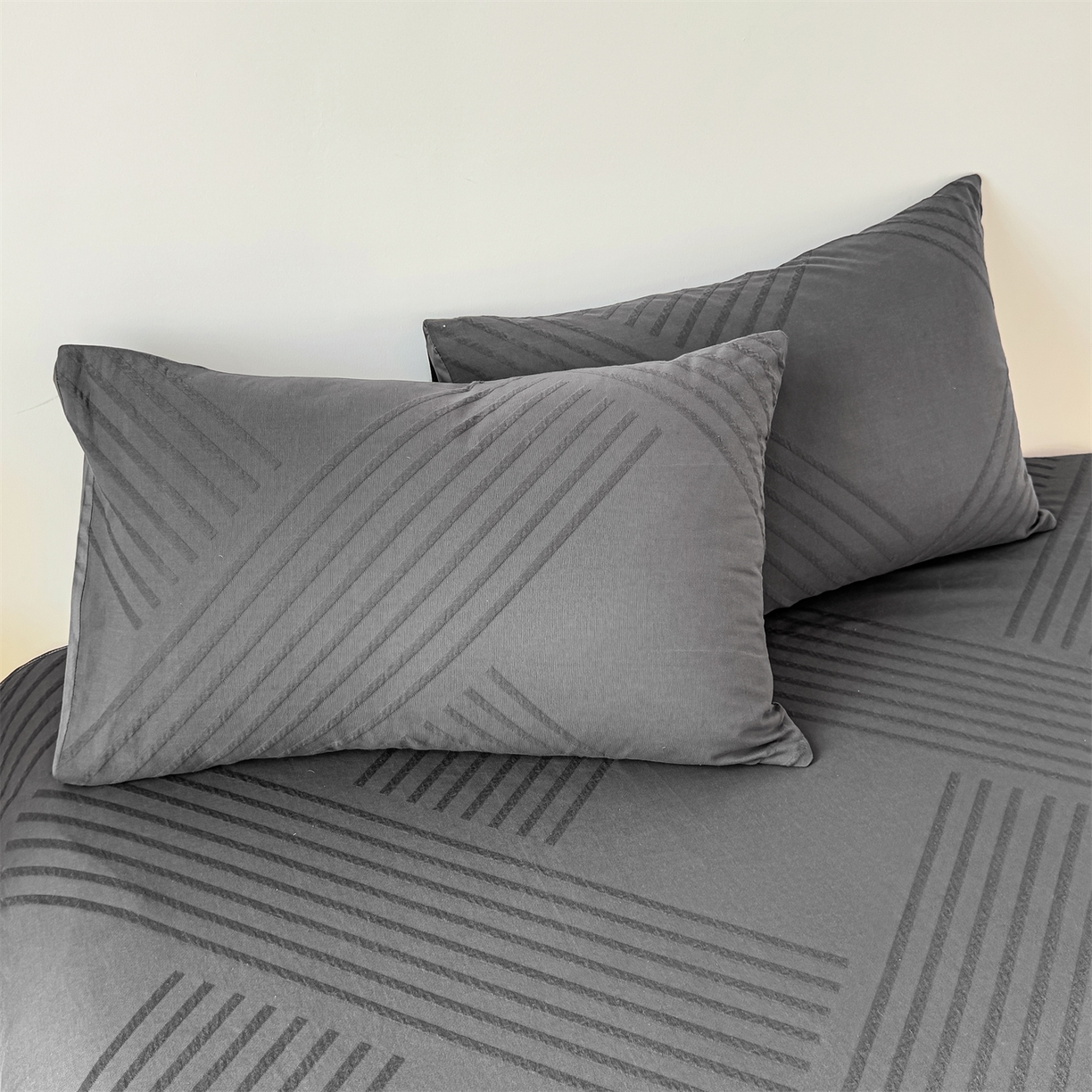 91家纺网 家纺一手货源 找家纺 灰鲸 2026新款全棉纯棉厚织三层水洗色织提花床单单床单床单单件 云汐-素墨