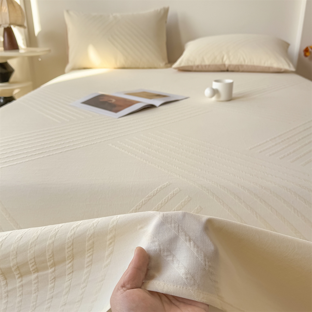 91家纺网 家纺一手货源 找家纺 灰鲸 2026新款全棉纯棉厚织三层水洗色织提花床单单床单床单单件 云汐-杏仁奶霜