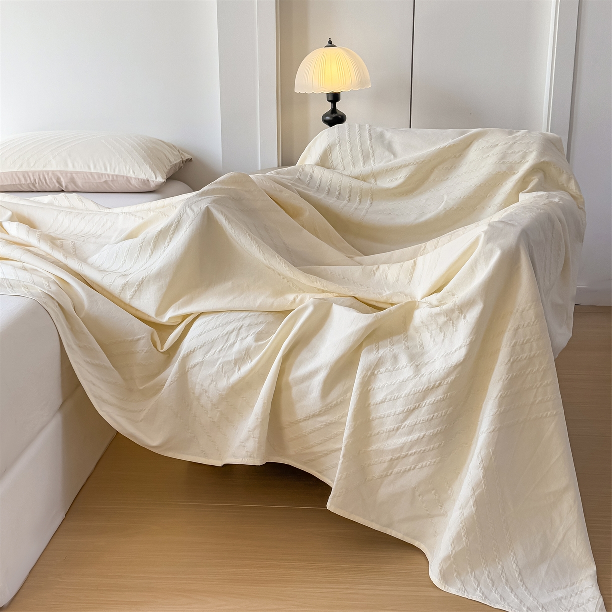 91家纺网 家纺一手货源 找家纺 灰鲸 2026新款全棉纯棉厚织三层水洗色织提花床单单床单床单单件 云汐-杏仁奶霜