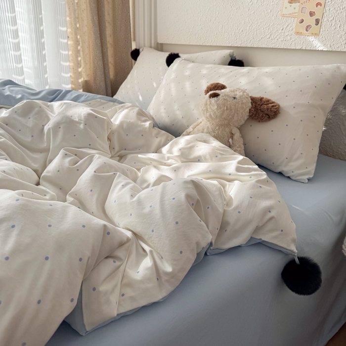 91家纺网 家纺一手货源 找家纺 雨帆家纺 2026春夏新款时尚印花水洗棉波点毛球四件套 奶白波点