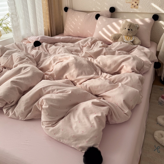 91家纺网 家纺一手货源 找家纺 雨帆家纺 2026春夏新款时尚印花水洗棉波点毛球四件套 粉波点