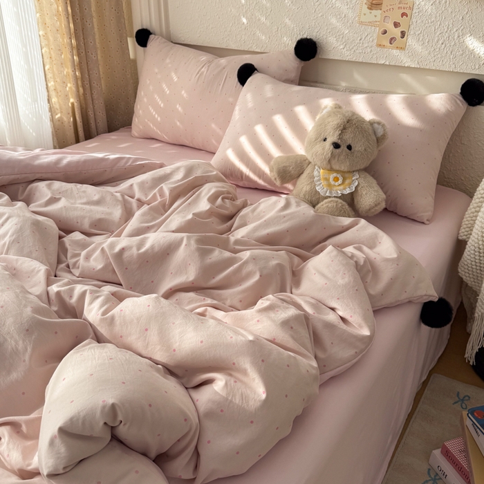 91家纺网 家纺一手货源 找家纺 雨帆家纺 2026春夏新款时尚印花水洗棉波点毛球四件套 粉波点