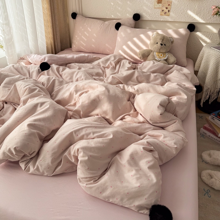 91家纺网 家纺一手货源 找家纺 雨帆家纺 2026春夏新款时尚印花水洗棉波点毛球四件套 粉波点