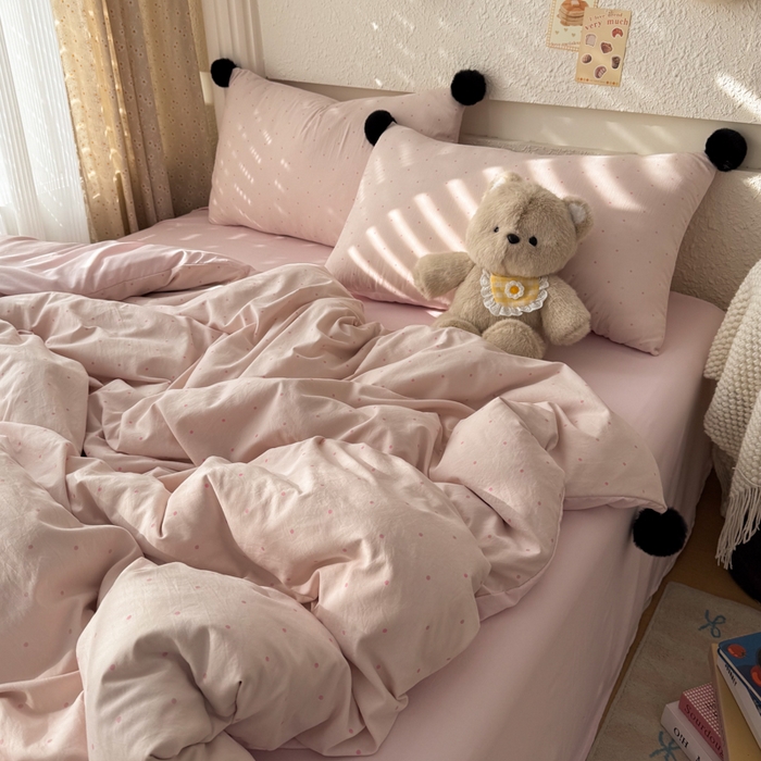 91家纺网 家纺一手货源 找家纺 雨帆家纺 2026春夏新款时尚印花水洗棉波点毛球四件套 粉波点