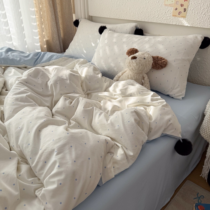 91家纺网 家纺一手货源 找家纺 雨帆家纺 2026春夏新款时尚印花水洗棉波点毛球四件套 奶白波点