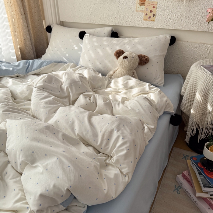 91家纺网 家纺一手货源 找家纺 雨帆家纺 2026春夏新款时尚印花水洗棉波点毛球四件套 奶白波点