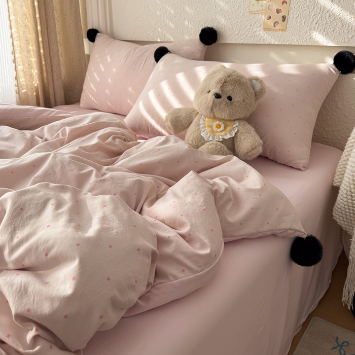 91家纺网 家纺一手货源 找家纺 雨帆家纺 2026春夏新款时尚印花水洗棉波点毛球四件套 粉波点