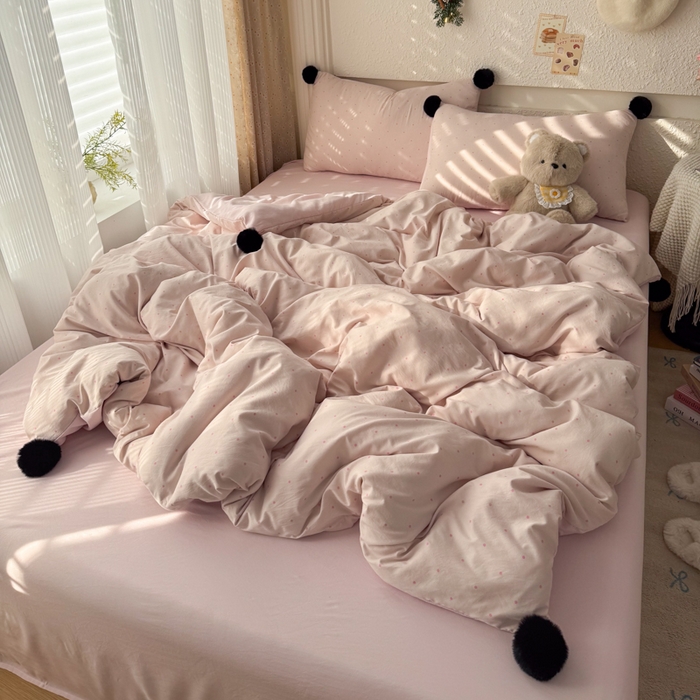 91家纺网 家纺一手货源 找家纺 雨帆家纺 2026春夏新款时尚印花水洗棉波点毛球四件套 粉波点