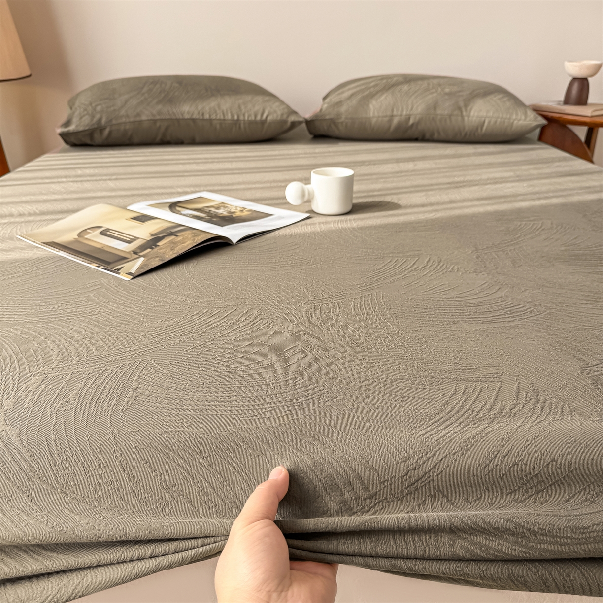 91家纺网 家纺一手货源 找家纺 灰鲸 2026新款全棉纯棉厚织三层水洗色织提花床笠单品床笠床笠单件 柔丝漫语-摩卡