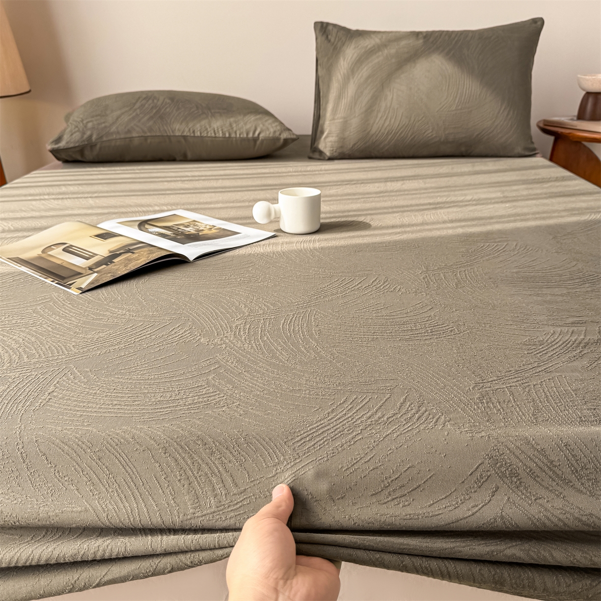 91家纺网 家纺一手货源 找家纺 灰鲸 2026新款全棉纯棉厚织三层水洗色织提花床笠单品床笠床笠单件 柔丝漫语-摩卡