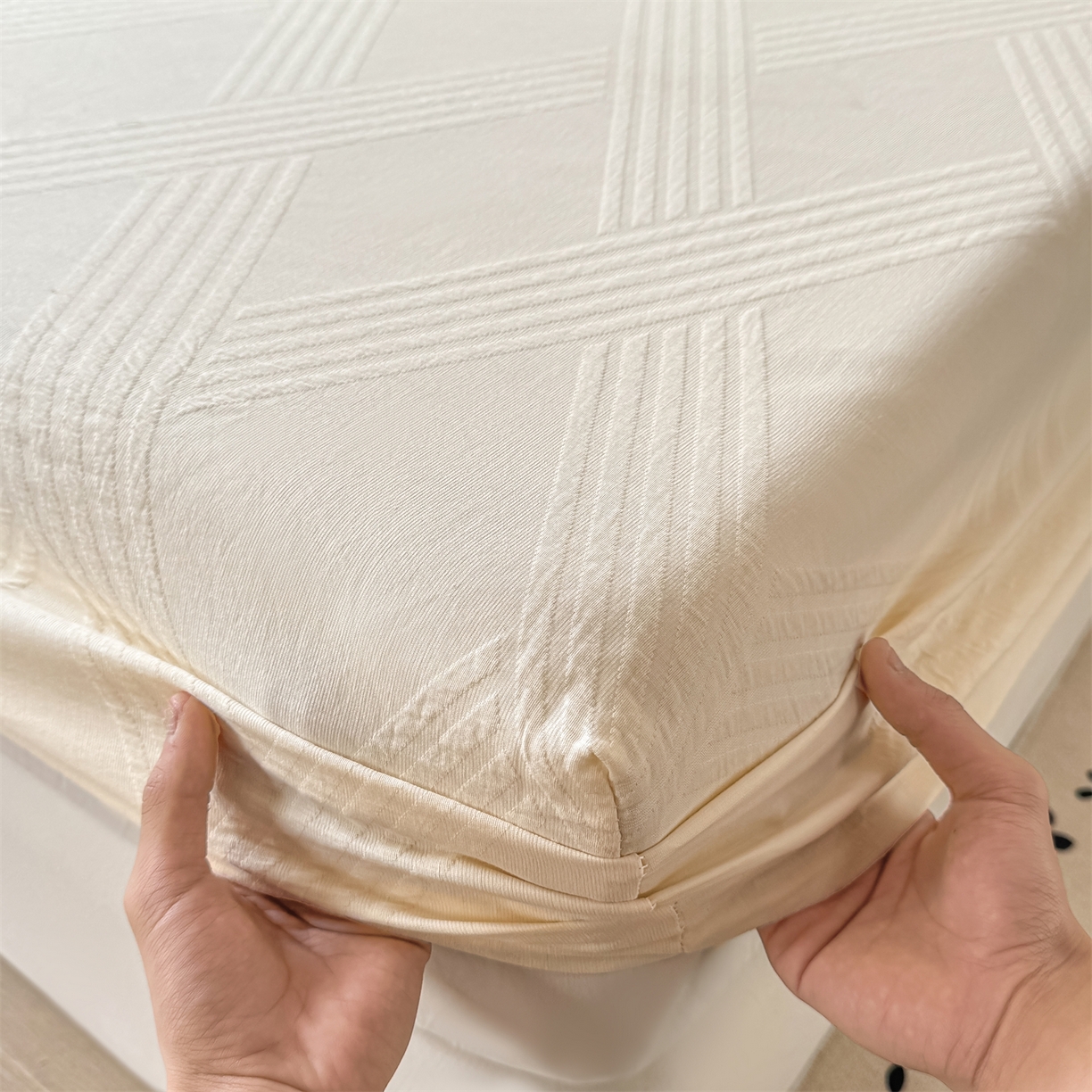 91家纺网 家纺一手货源 找家纺 灰鲸 2026新款全棉纯棉厚织三层水洗色织提花床笠单品床笠床笠单件 维希-杏仁奶霜