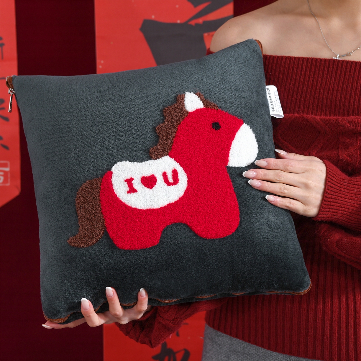 91家纺网 家纺一手货源 找家纺 （总）宝马家纺（原梦童画） 2026新款马年限定抱枕被-萌马系列