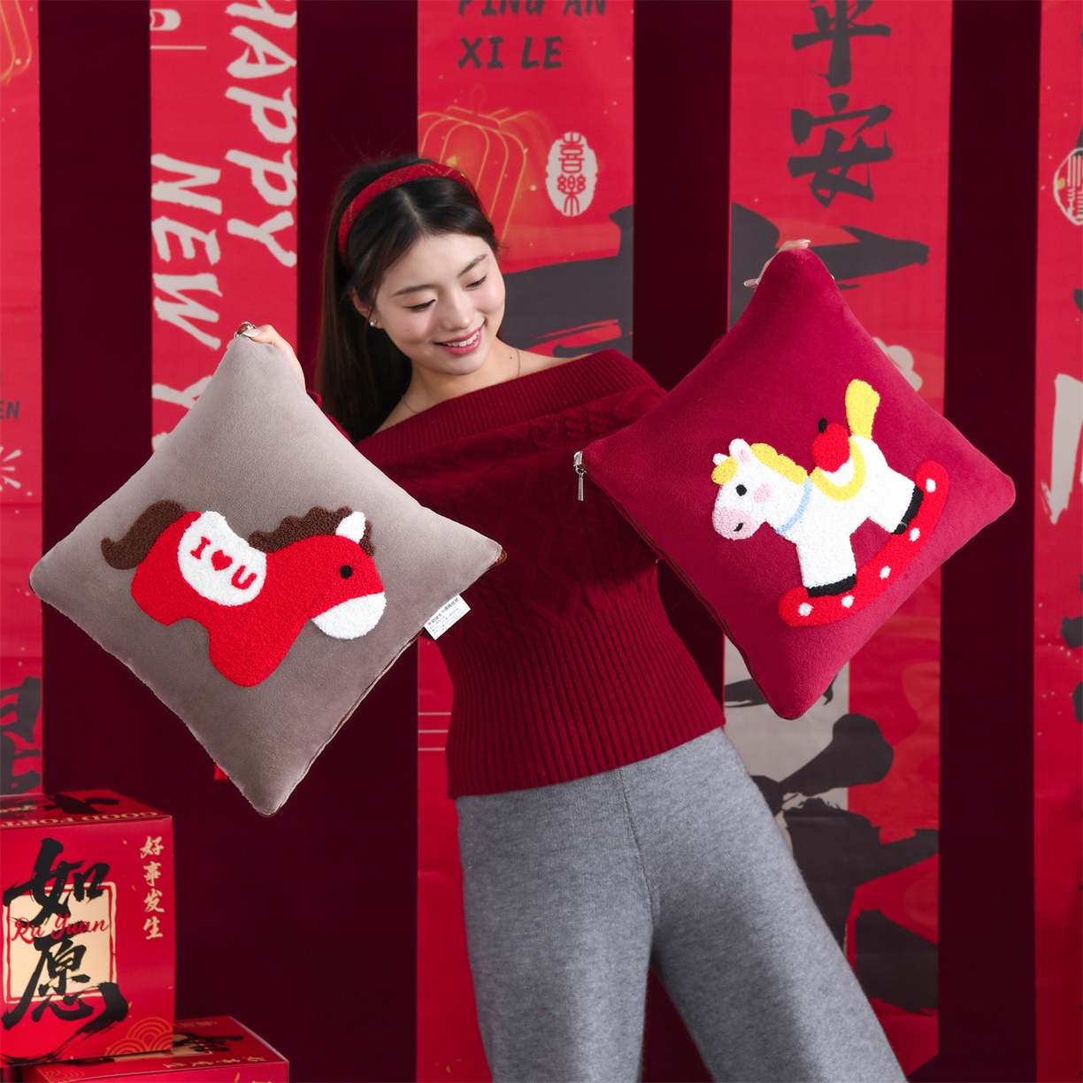 91家纺网 家纺一手货源 找家纺 宝马家纺（原梦童画） 2026新款马年限定抱枕被-萌马系列 组合图仅展示