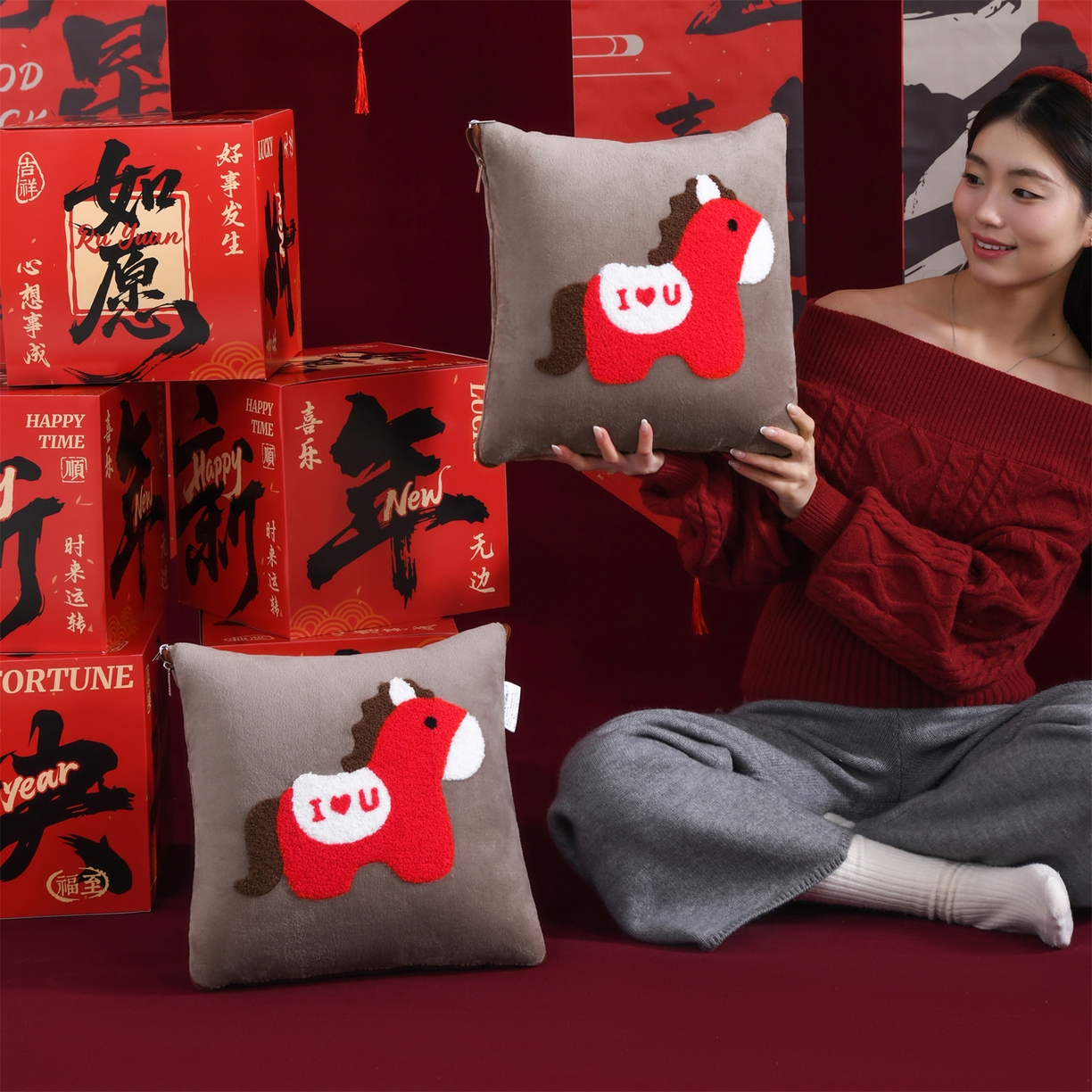 91家纺网 家纺一手货源 找家纺 宝马家纺（原梦童画） 2026新款马年限定抱枕被-萌马系列 咖色