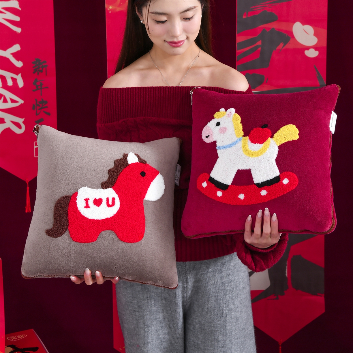 91家纺网 家纺一手货源 找家纺 宝马家纺（原梦童画） 2026新款马年限定抱枕被-萌马系列 组合图仅展示