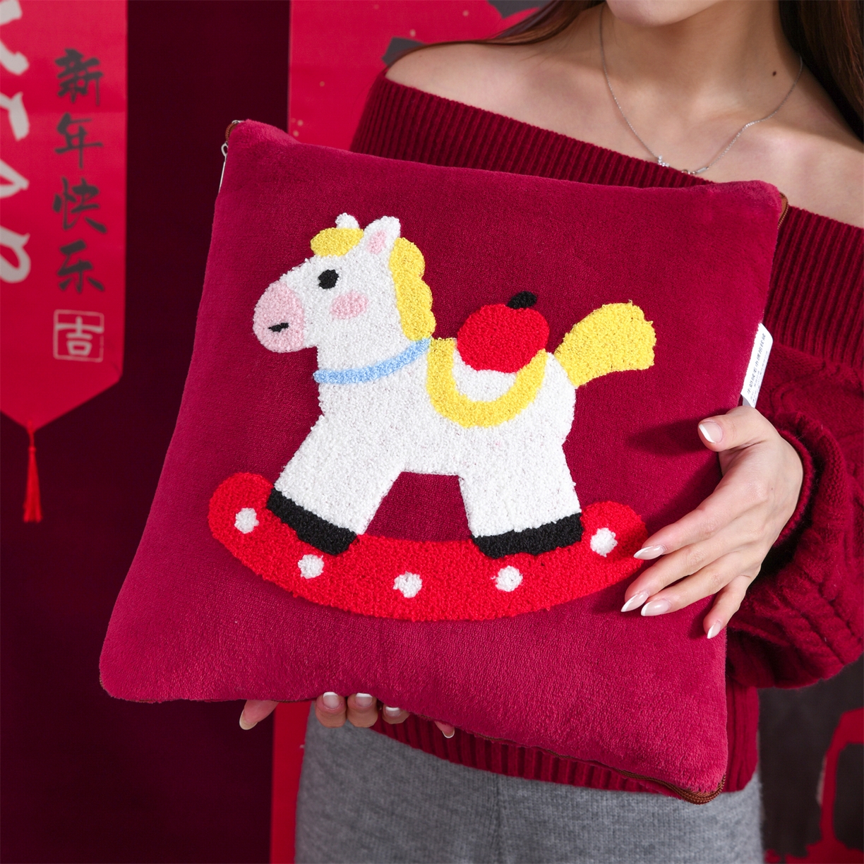 宝马家纺（原梦童画） 2026新款马年限定抱枕被-萌马系列 红色