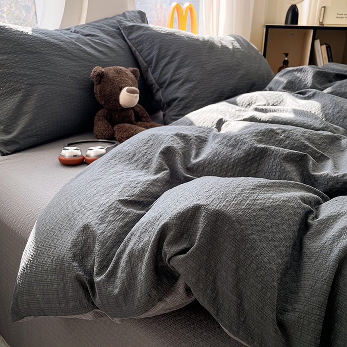 91家纺网 家纺一手货源 找家纺 优承佳生活馆 2026新款软糯双拼泡芙纱四件套 暗夜灰+银优灰