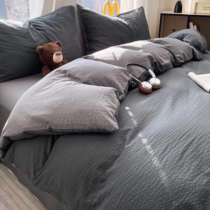 91家纺网 家纺一手货源 找家纺 优承佳生活馆 2026新款软糯双拼泡芙纱四件套 暗夜灰+银优灰