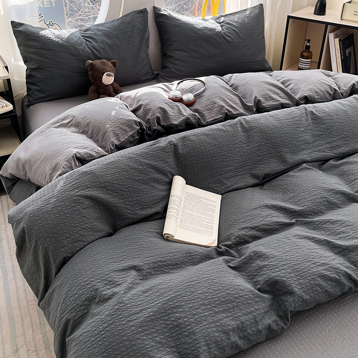 91家纺网 家纺一手货源 找家纺 优承佳生活馆 2026新款软糯双拼泡芙纱四件套 暗夜灰+银优灰