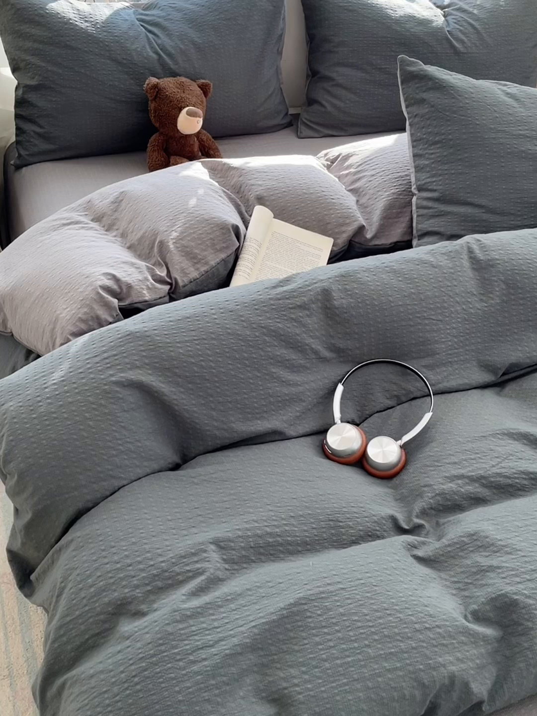 91家纺网 家纺一手货源 找家纺 优承佳生活馆 2026新款软糯双拼泡芙纱四件套 暗夜灰+银优灰