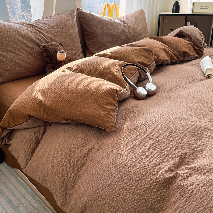 91家纺网 家纺一手货源 找家纺 优承佳生活馆 2026新款软糯双拼泡芙纱四件套 咖啡+深卡其