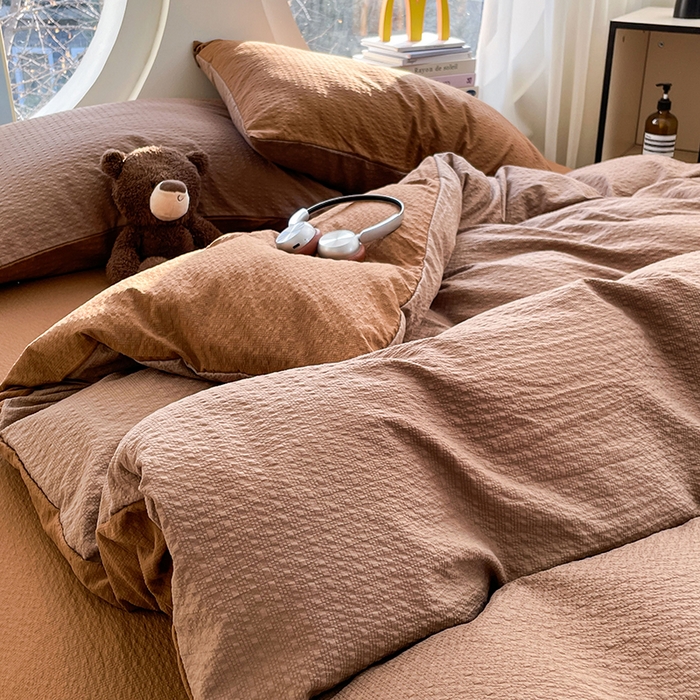 91家纺网 家纺一手货源 找家纺 优承佳生活馆 2026新款软糯双拼泡芙纱四件套 咖啡+深卡其