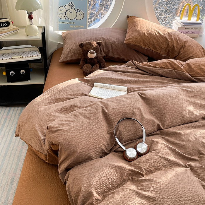 91家纺网 家纺一手货源 找家纺 优承佳生活馆 2026新款软糯双拼泡芙纱四件套 咖啡+深卡其