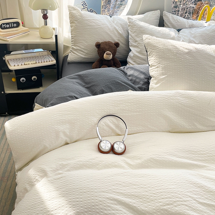 91家纺网 家纺一手货源 找家纺 优承佳生活馆 2026新款软糯双拼泡芙纱四件套 奶油白+暗夜灰