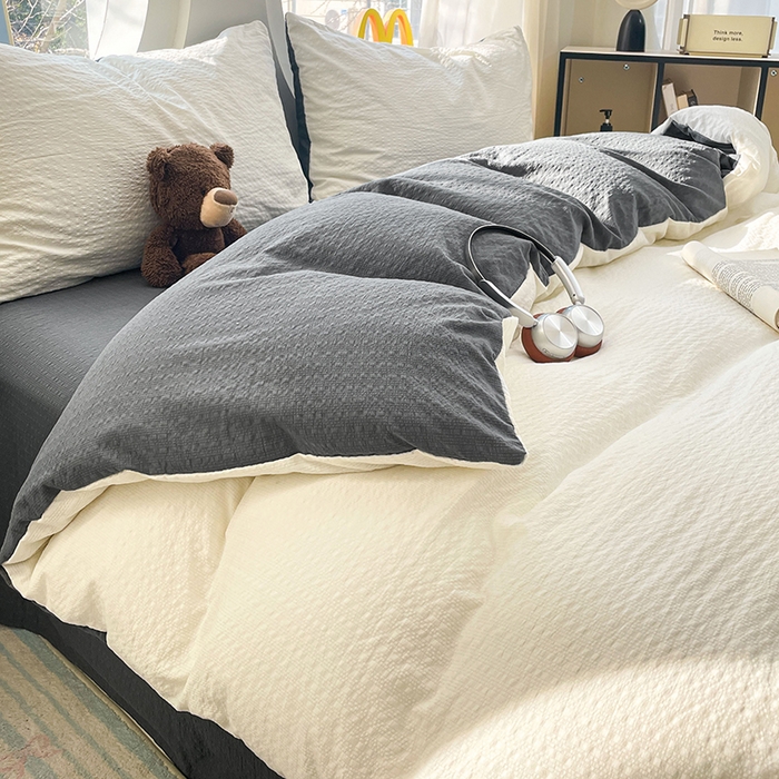 91家纺网 家纺一手货源 找家纺 优承佳生活馆 2026新款软糯双拼泡芙纱四件套 奶油白+暗夜灰