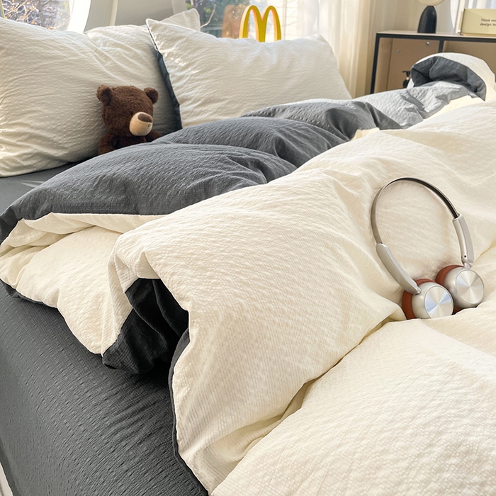 91家纺网 家纺一手货源 找家纺 优承佳生活馆 2026新款软糯双拼泡芙纱四件套 奶油白+暗夜灰