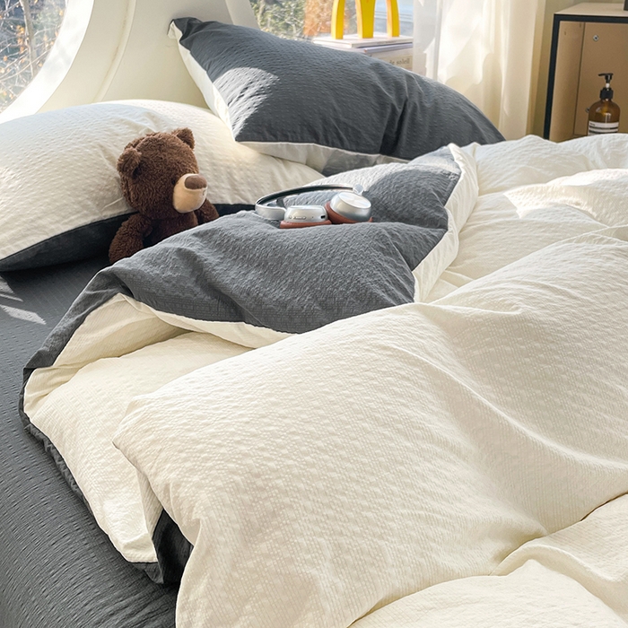 91家纺网 家纺一手货源 找家纺 优承佳生活馆 2026新款软糯双拼泡芙纱四件套 奶油白+暗夜灰