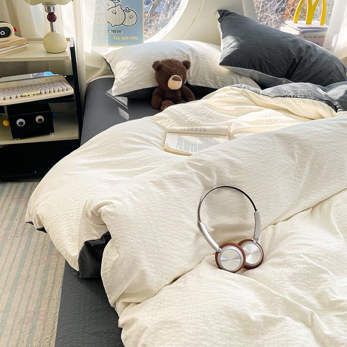 91家纺网 家纺一手货源 找家纺 优承佳生活馆 2026新款软糯双拼泡芙纱四件套 奶油白+暗夜灰