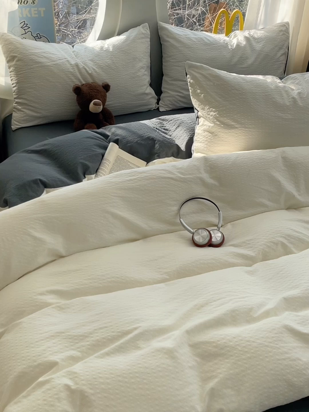 91家纺网 家纺一手货源 找家纺 优承佳生活馆 2026新款软糯双拼泡芙纱四件套 奶油白+暗夜灰