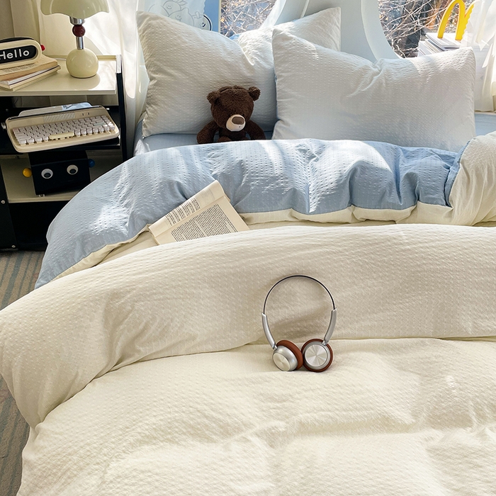 91家纺网 家纺一手货源 找家纺 优承佳生活馆 2026新款软糯双拼泡芙纱四件套 奶油白+天空蓝